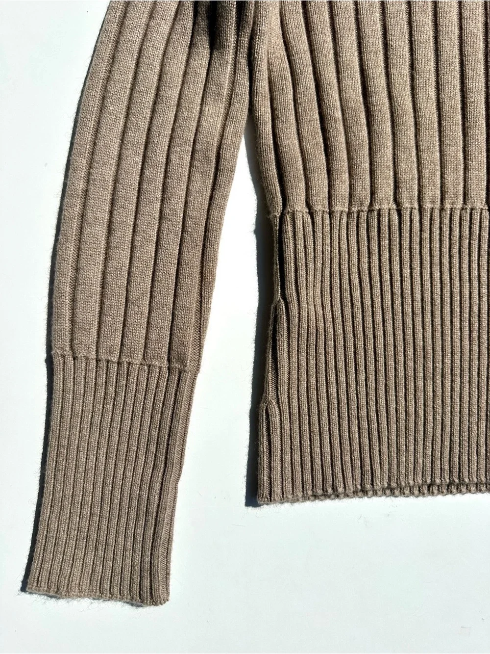 Tory Burch 100% Cashmere F/W’22 Logo Ribbed Turtleneck Sweater in Taupe, M